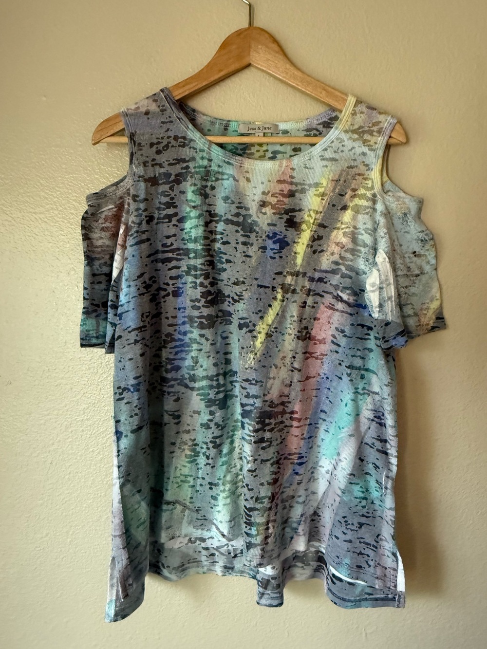 Jess & Jane Multicolor Cold-Shoulder Short Sleeve Tee